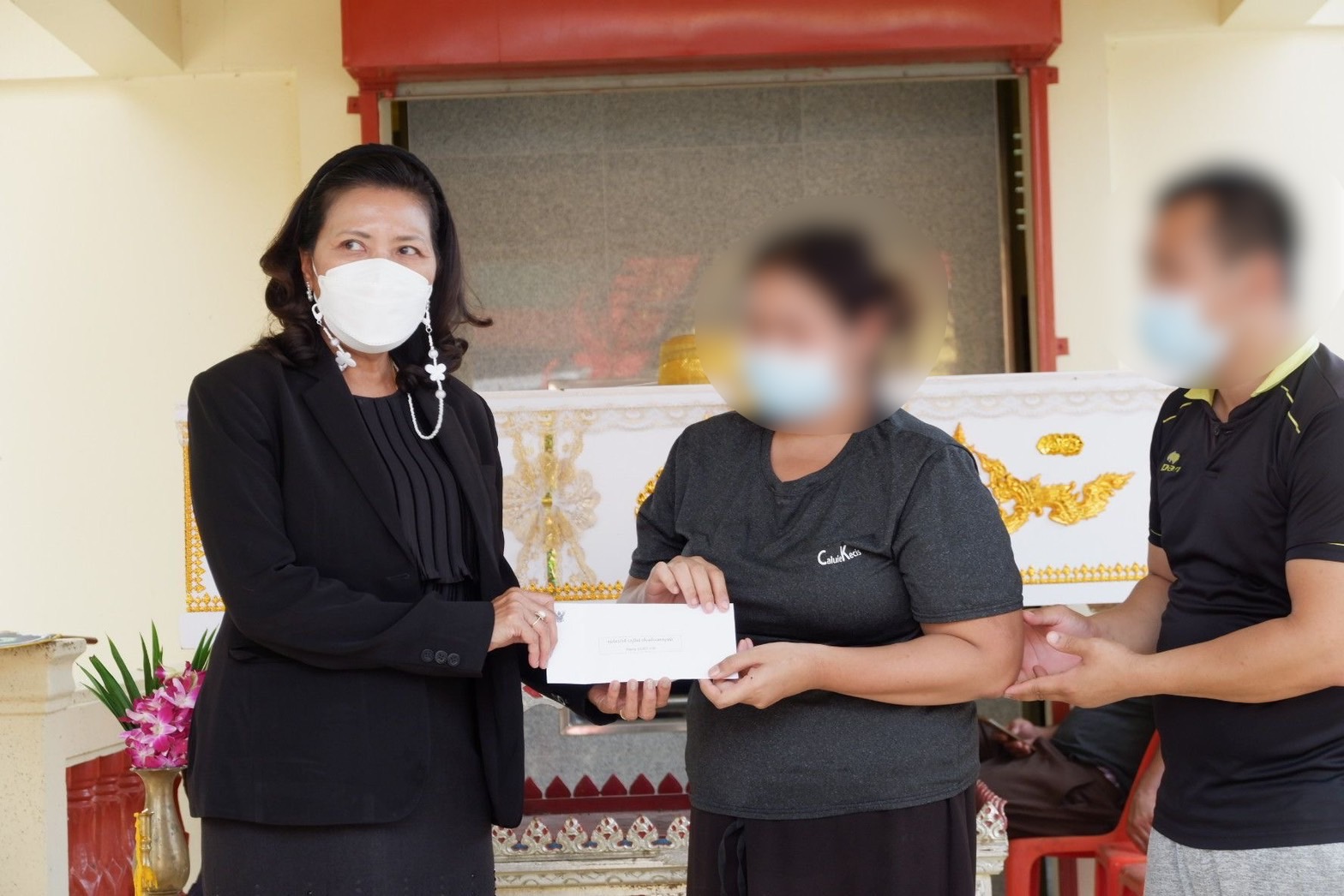 ศูนย์ช่วยเหลือสังคมวัดไชโยวรวิหาร พร้อมด้วย พม.อ่างทอง ร่วมจัดพิธีฌาปนกิจศพหนูน้อยวัย 11 เดือน พิการ