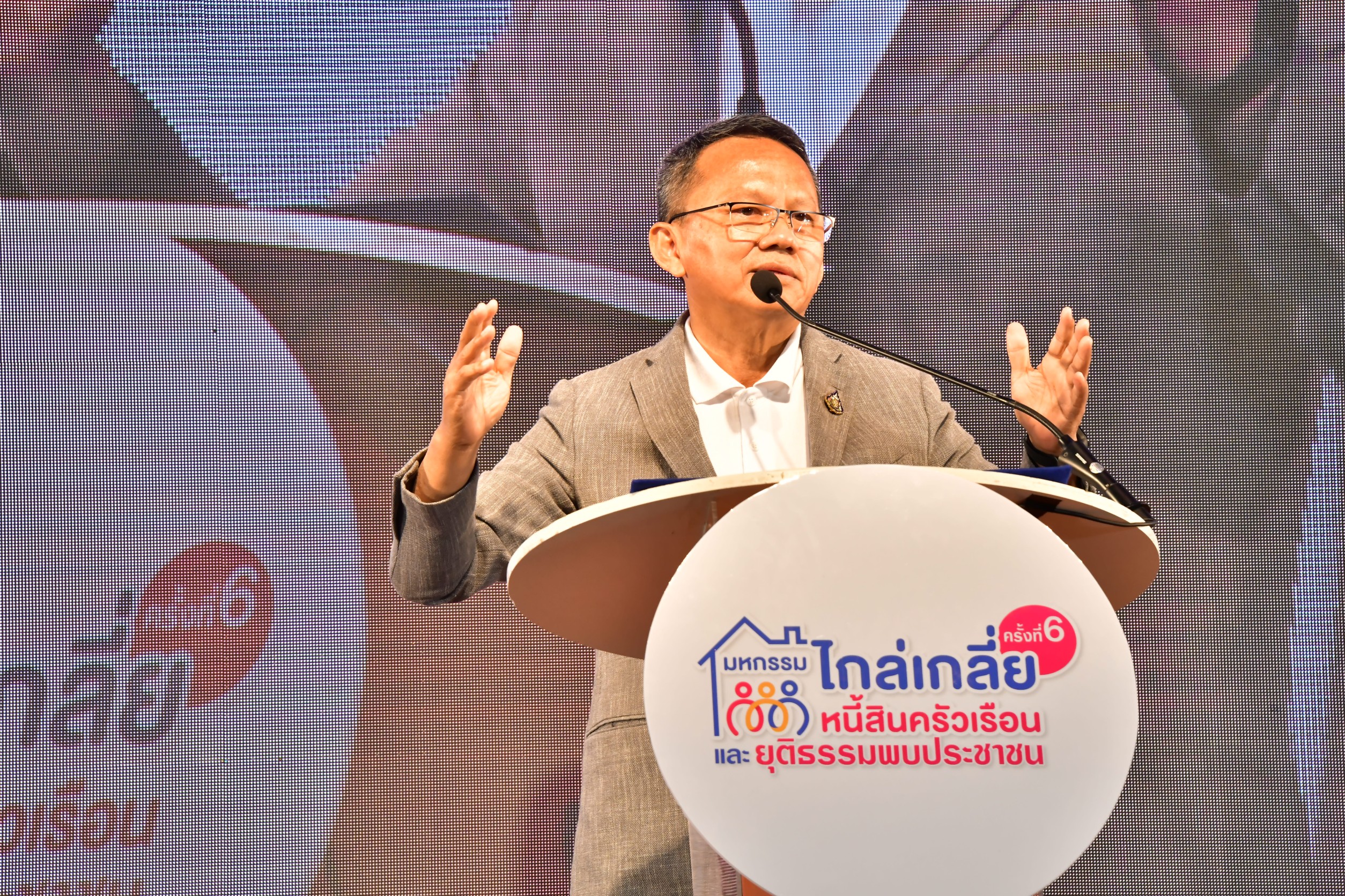 "รมว.ยุติธรรม" ขึ้นเหนือช่วยปลดหนี้ชาวลำปาง ให้กำลังใจอย่ายอมแพ้เริ่มต้นใหม่ โว ยธ.พร้อมขอให้มาใช้บริการ