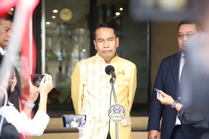 "บิ๊กทิน" ไม่ห่วงสถานการณ์เดือน ส.ค. เชื่อคนไทยมีบทเรียนในอดีต ยังไม่มีสัญญาณลบ "คดีนายกฯ" ปัดคุยการเมือง "ทักษิณ"  