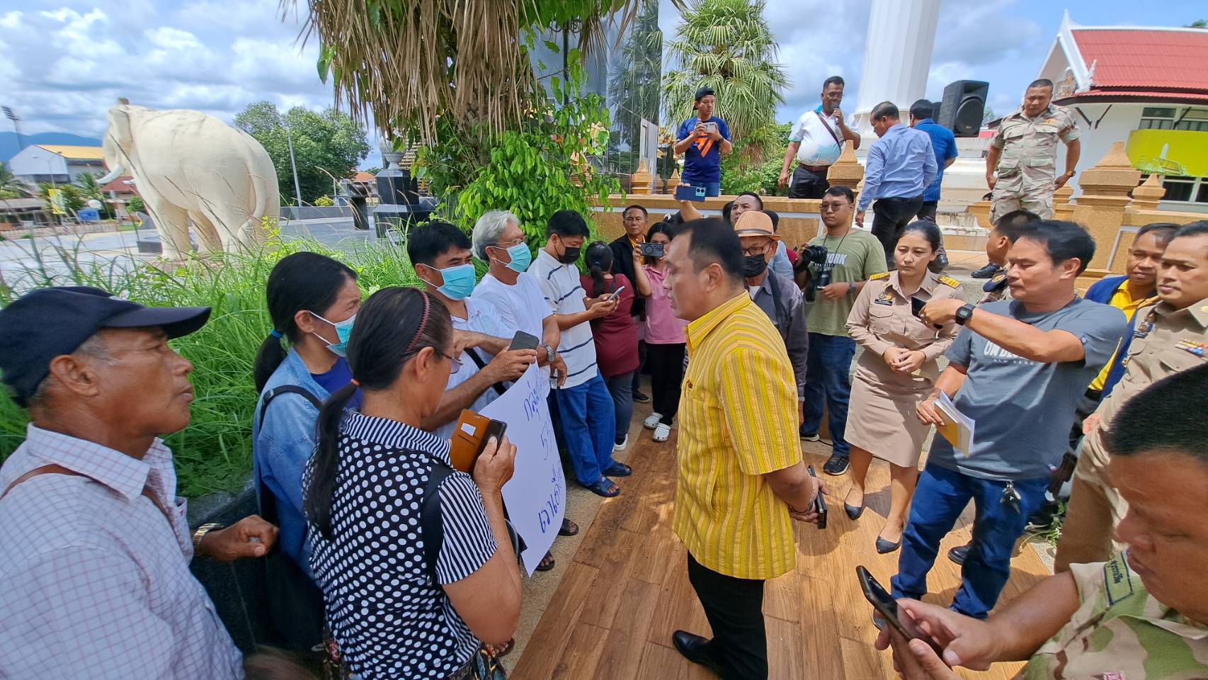 ชาวสวนลำไย 4 จังหวัด กว่า 20 ราย ร้องผู้ว่าฯจันทบุรี ถูกล้งรับซื้อในพื้นที่ อ.สอยดาว เบี้ยวจ่ายเงินร่วม 20 ล้าน
