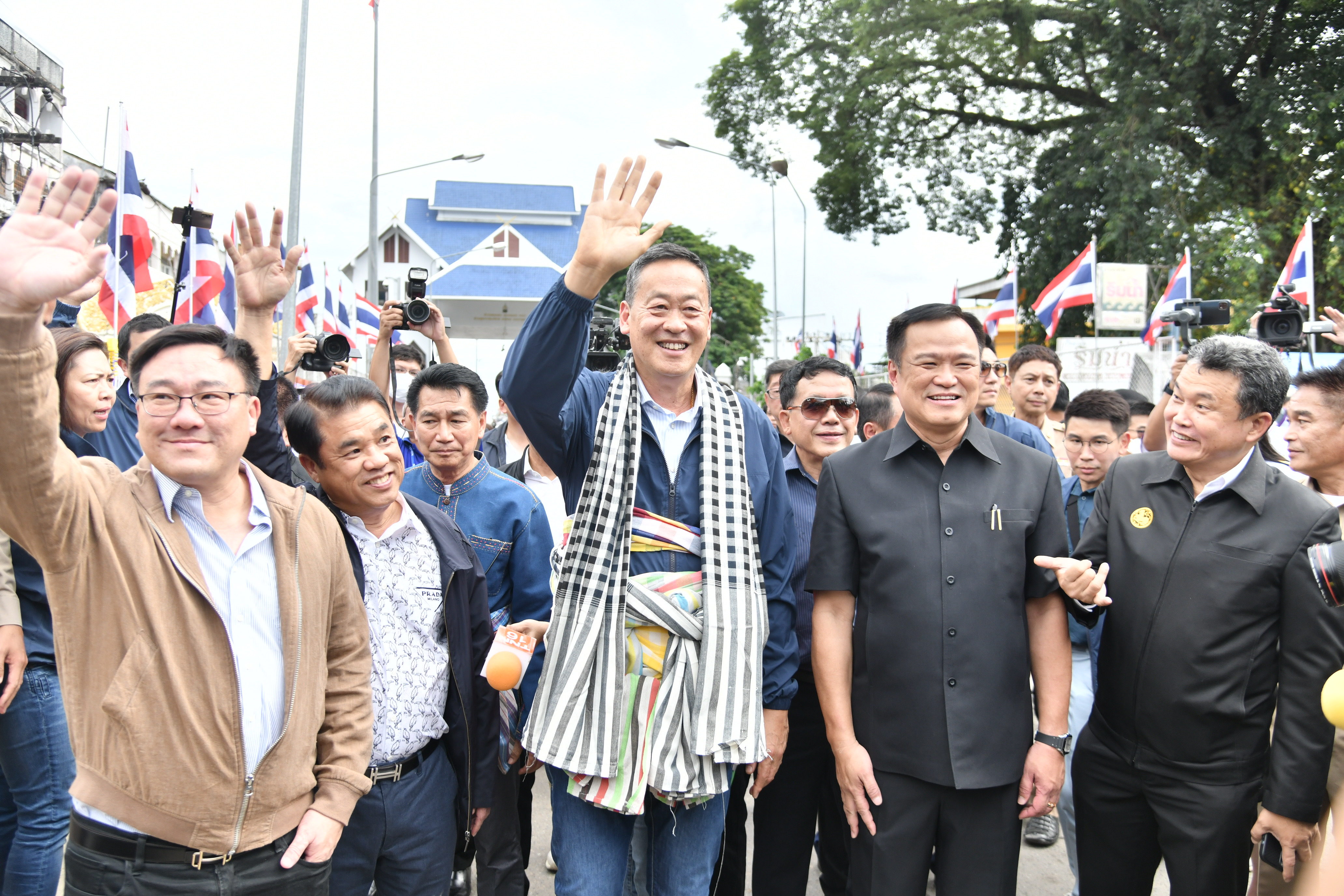 “เศรษฐา” ลงพื้นที่ด่านแม่สาย ลั่นการค้าชายแดนเป็นสิ่งสำคัญ ตั้งคกก.ร่วมรัฐ-เอกชน ดูการค้าระหว่างประเทศ ยันไทยรักสงบ