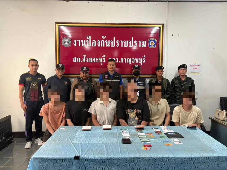 จับ 6 ชาวจีนลอบเข้าเมืองผิดกฎหมาย คาดเดินทางข้ามช่องทางธรรมชาติชายแดนสังขละบุรี 