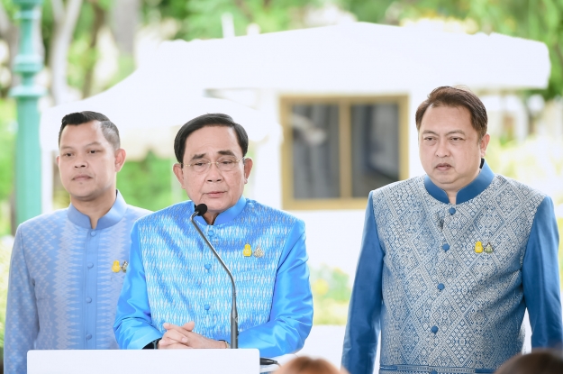 "ประยุทธ์" ปัดชี้แนะ รทสช. หลังมีข่าวร่วมรัฐบาลเพื่อไทย บอก "อย่าเอาเราไปยุ่ง" เป็นสิทธิ์ "กก.บห.-สส. " ตัดสินใจ