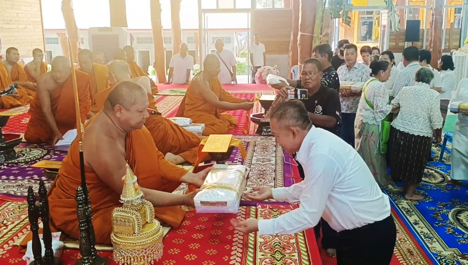 รองผู้ว่าฯ ระยองนำพุทธศาสนิกชนร่วมทอดกฐิน “ก้าวผ่านวิกฤต 2568” วัดศรีวโนภาสสถิตย์พร สมทบทุนสร้างศาลาเฉลิมพระเกียรติฯ