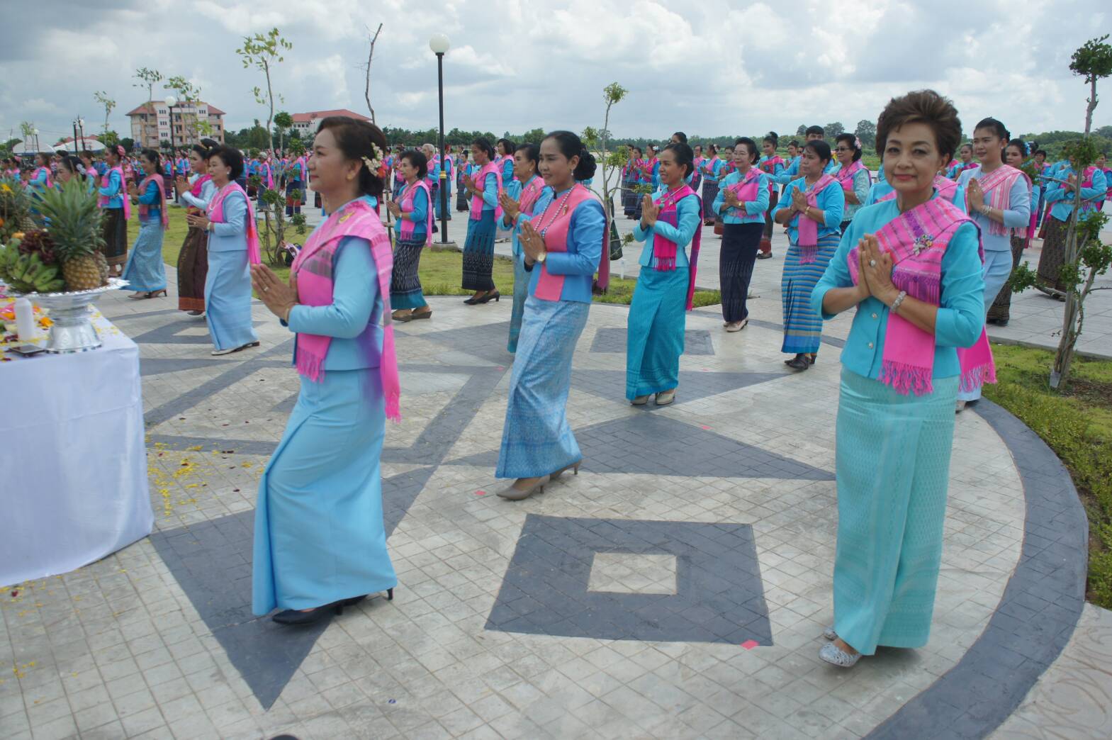 สุดอลังการรำบรวงสรวงองค์พญาแถนนางรำจากอำเภอ 500 กว่าชีวิตที่จังหวัดยโสธรจัดพิธีบวงสรวงพญาแถน