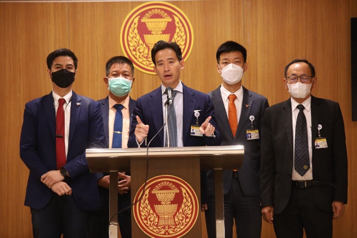 “พิธา” เฮ! ศาลรธน.ตีตก! คำร้องถอดพ้นส.ส.ปมออกแถลงการณ์ค้านย้าย “หมอสุภัทร”