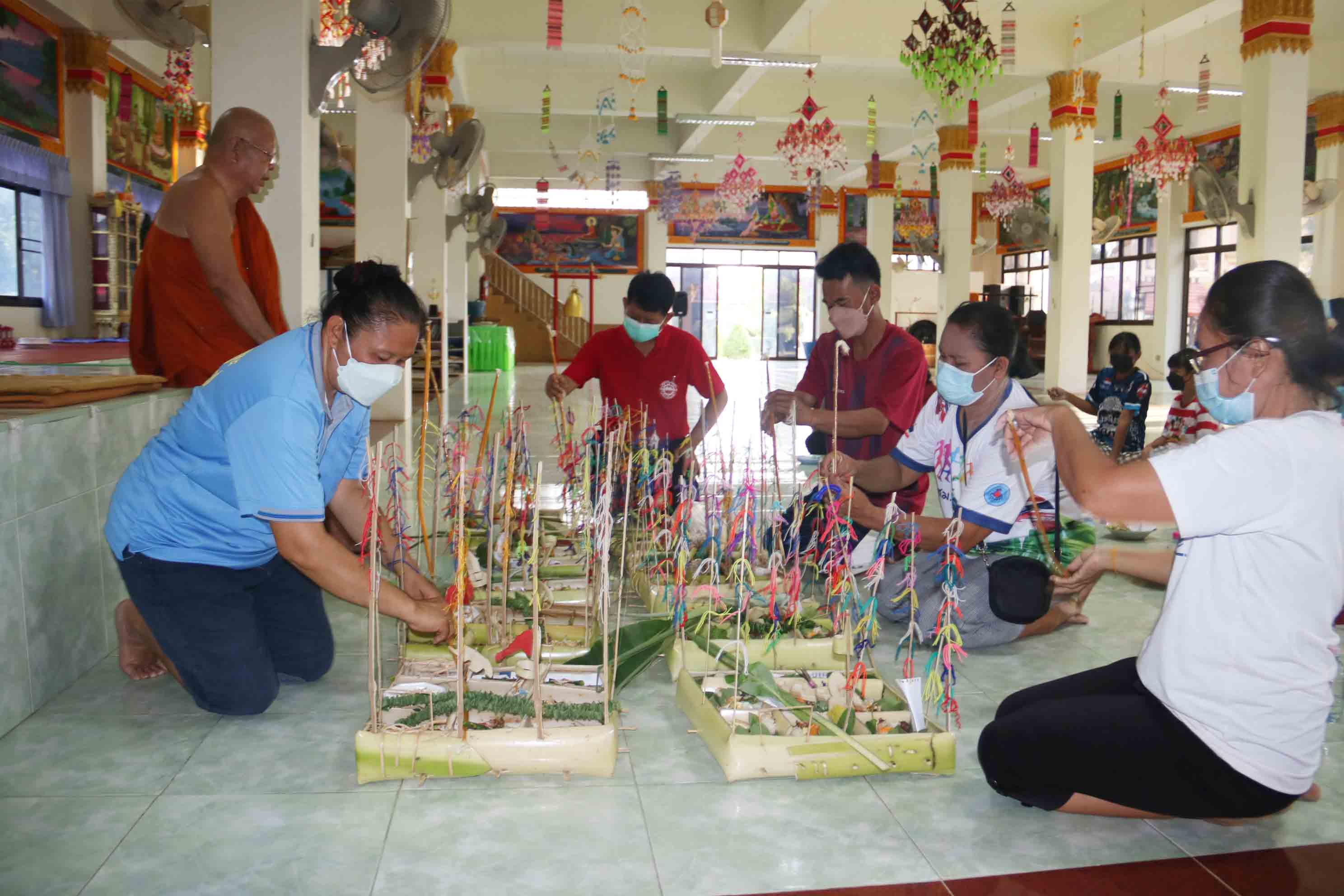 ชาวบ้านกาฬสินธุ์แห่สะเดาะเคราะห์ขอความเป็นสิริมงคลผ่านพ้นโควิด