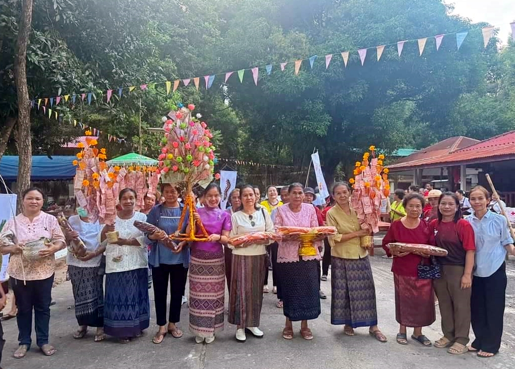 "สส.สุภาพร" เดินสายร่วมงานบุญกฐินร่วมกับประชาชน ภายหลังออกพรรษา