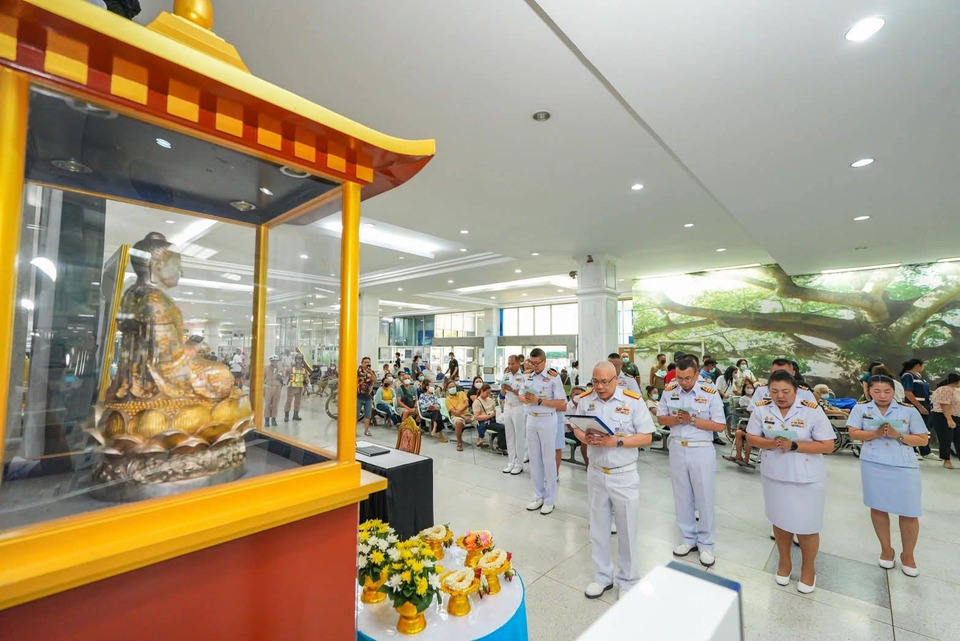 รพ.สมเด็จพระนางเจ้าสิริกิติ์ฯ สืบสานประเพณีสงกรานต์ สรงน้ำสิ่งศักดิ์สิทธิ์ เสริมสิริมงคลกำลังพล
