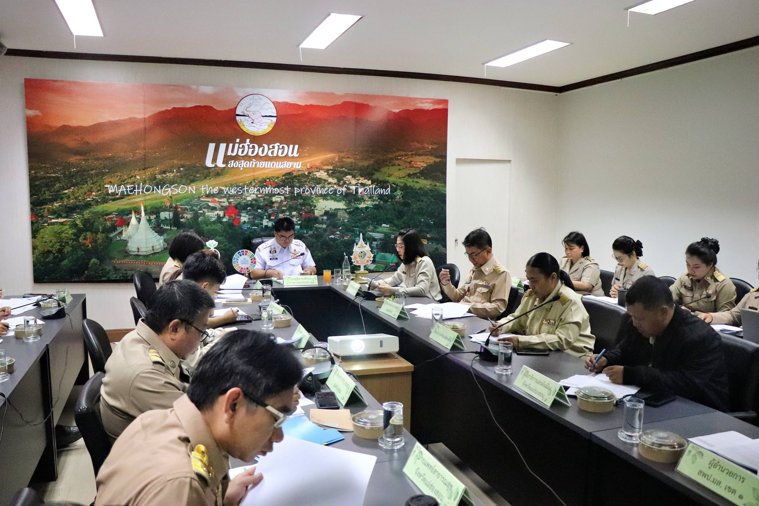 แม่ฮ่องสอน ติดตามผลการดำเนินงานของคณะกรรมการติดตามเร่งรัดการเบิกจ่ายงบประมาณและการใช้จ่ายภาครัฐจังหวัด