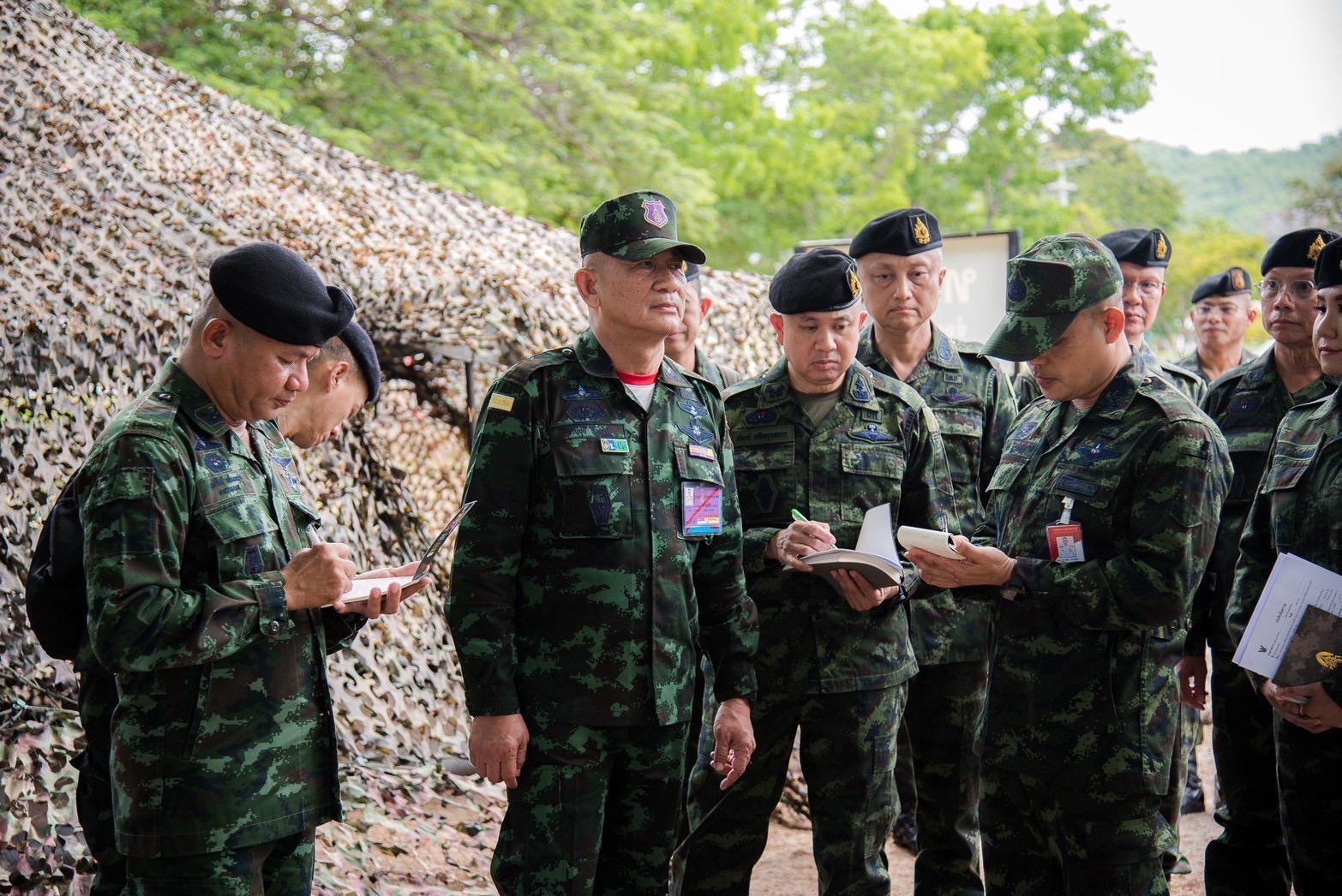 ผบ.ทบ. ตรวจเยี่ยมการฝึกนักเรียนนายสิบทหารบก พัฒนาหลักสูตร เสริมวิชาทหารนายสิบชั้นต้น