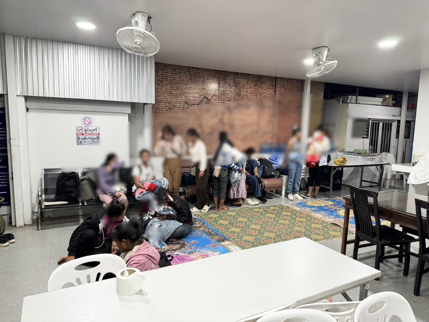 เชียงราย ต่างด้าวเสียงดังสร้างความรำคาญ! ชาวบ้านสุดทน แจ้งจับ คาดหนีทำงานในไทย กว่า 41 คน 
