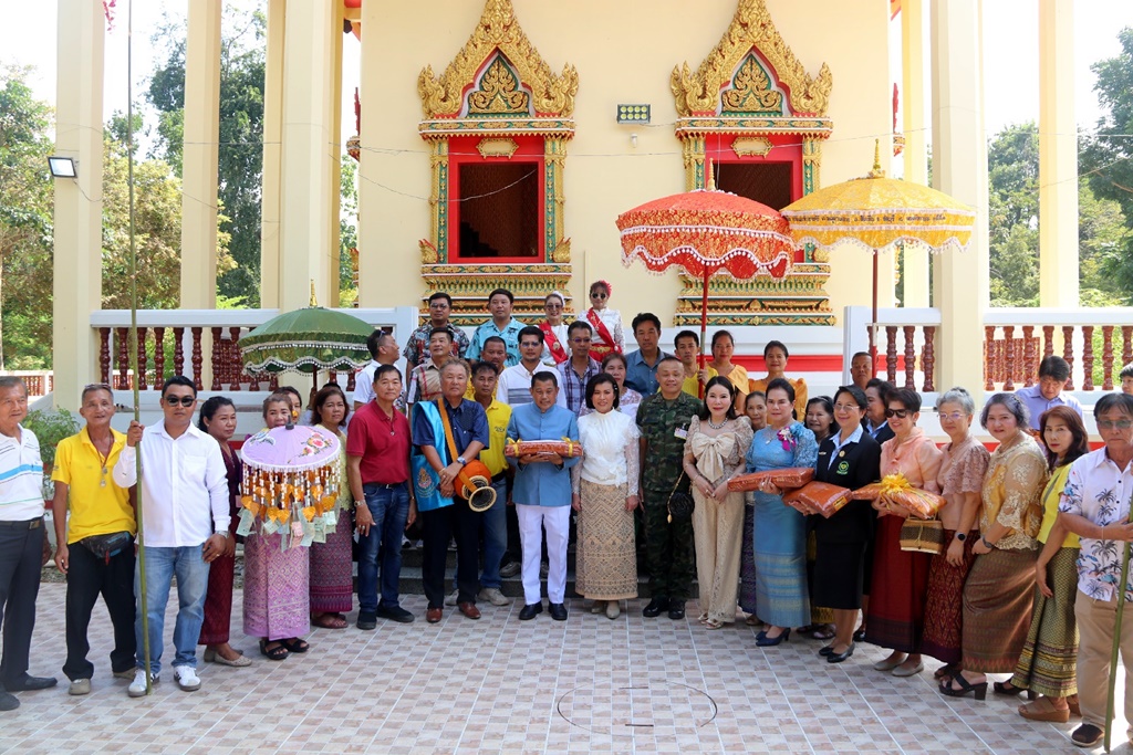 พุทธศาสนิกชนคับคั่ง งานมหากุศลทอดกฐินสามัคคีวัดเขาบายศรี