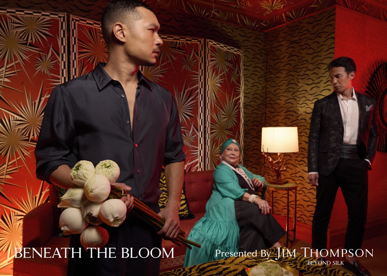  จิม ทอมป์สัน ดึง ครูเล็ก-ดอม-เทม จาก The White Lotus 3 ถ่ายทอดเรื่องราวความลับที่ซ่อนเร้นใน Beneath the Bloom