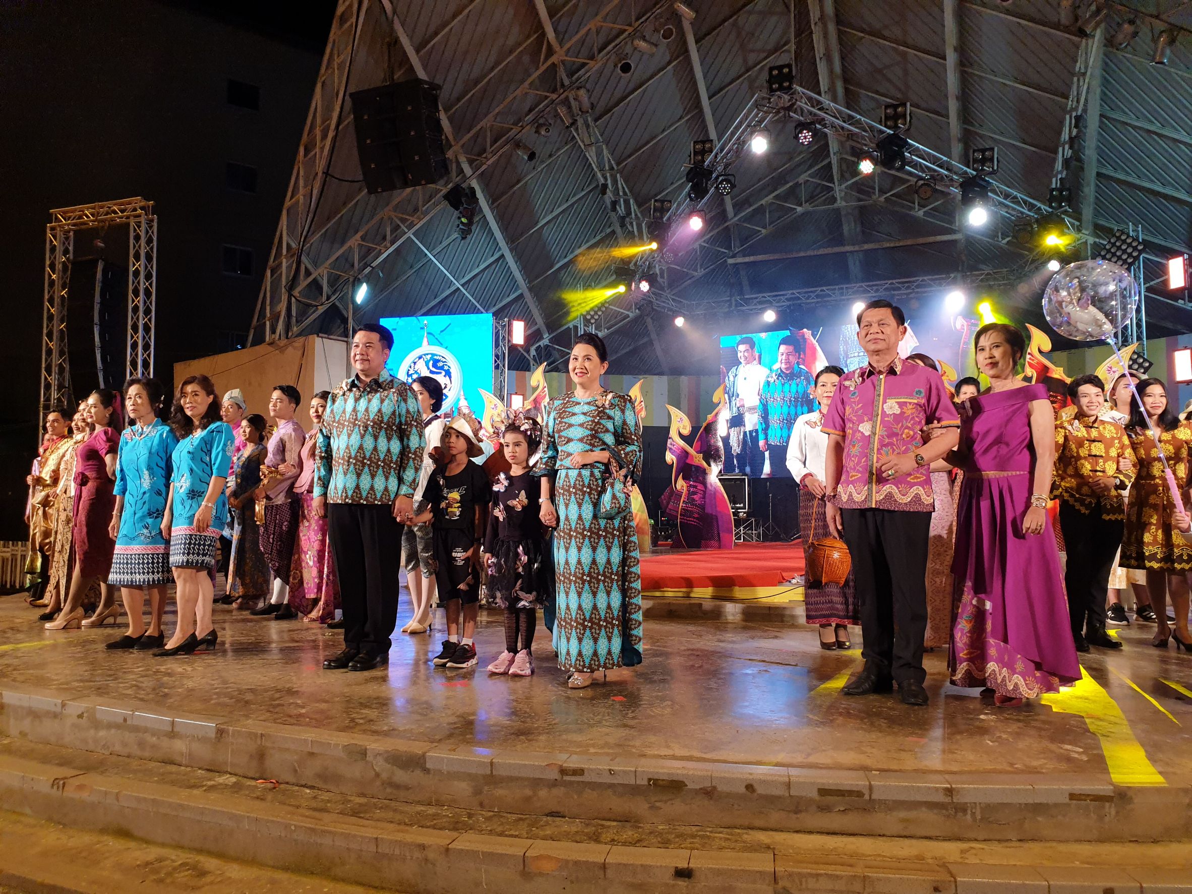 วีถีไทย-วิถีเบตง'เทิดไท้ สมเด็จพระพันปีหลวง'  90 พรรษาพระมารดาแห่งไหมไทย