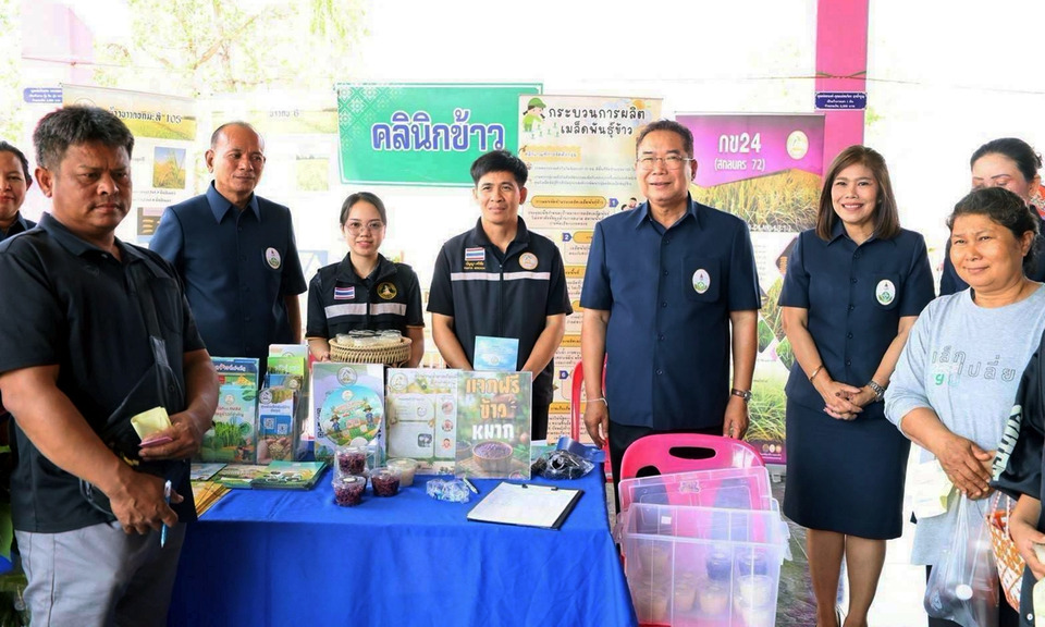 ศมข.ชัยภูมิ ร่วมคลินิกเกษตรเคลื่อนที่ฯ อ.ซับใหญ่ รุกให้ความรู้เรื่องข้าวครบวงจร