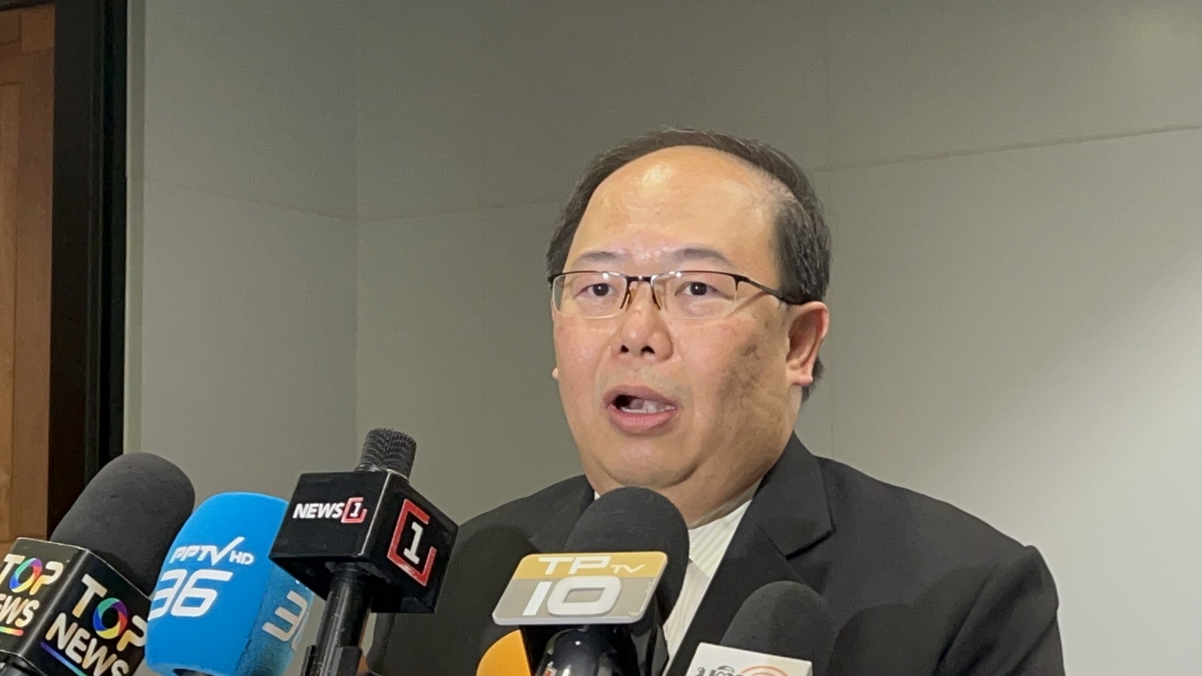 "ยุทธพร" ชี้ "ปธ.คกก.นิรโทษกรรม" ควรเป็นฝ่ายนิติบัญญัติ  แนะสภาฯทำความเข้าใจ กฎหมายฉบับนี้ไม่ช่วยใครเป็นพิเศษ