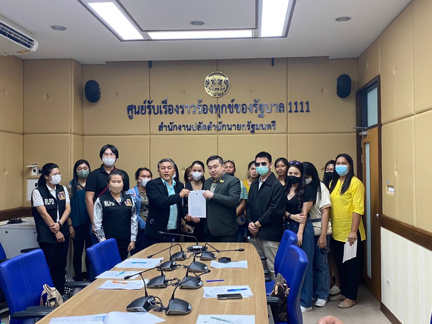 "ผู้เสียหายแชร์ลูกโซ่" จ.กาญจนบุรี  ขอให้ "สามารถ" ช่วยร้อง "นายกฯ" หลังแจ้งความคดีไม่คืบ หวัง "บิ๊กตู่  -บิ๊กป้อม" ใส่นโยบายหาเสียง  