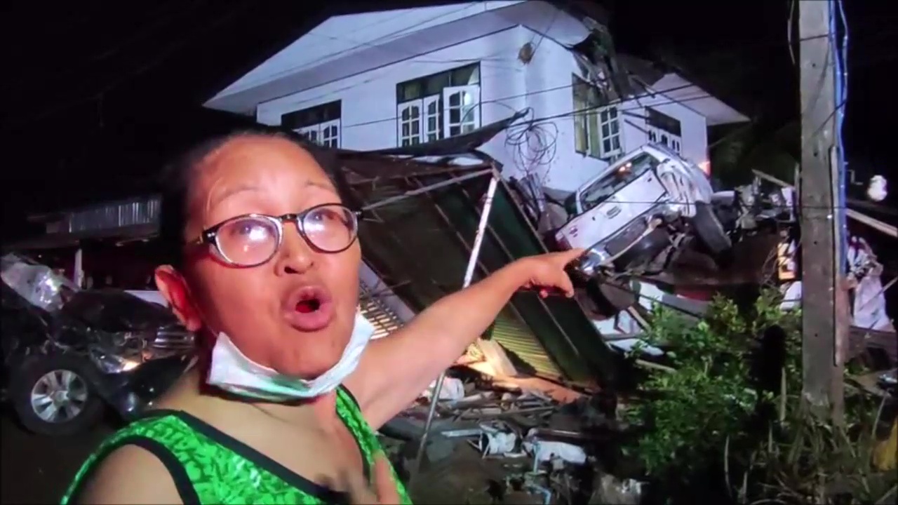 อุดรธานียิ่งกว่าฟาส 10 ปิคอัพแฉลบน้ำ เหินฟ้าพุ่งทะลุหลังคาบ้านสองชั้น