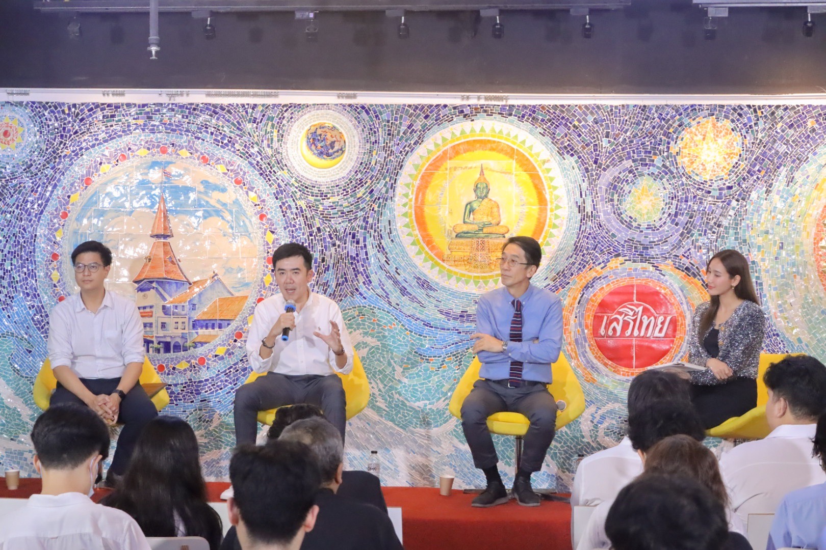 "ชนินทร์" ย้ำ "เพื่อไทย"  เดินหน้ารัฐธรรมนูญฉบับประชาชน จ่อชงญัตติด่วนเข้าสภาฯ ส่งเรื่องให้ศาลรธน. วินิจฉัย "แก้รธน.-ทำประชามติ" 