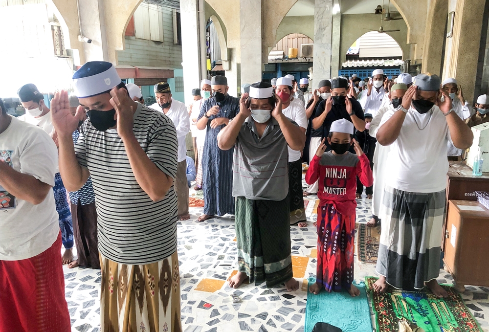 ชาวไทยมุสลิมนนทบุรี ร่วมพิธีละหมาดเนื่องใน "วันฮารีรายอ"   