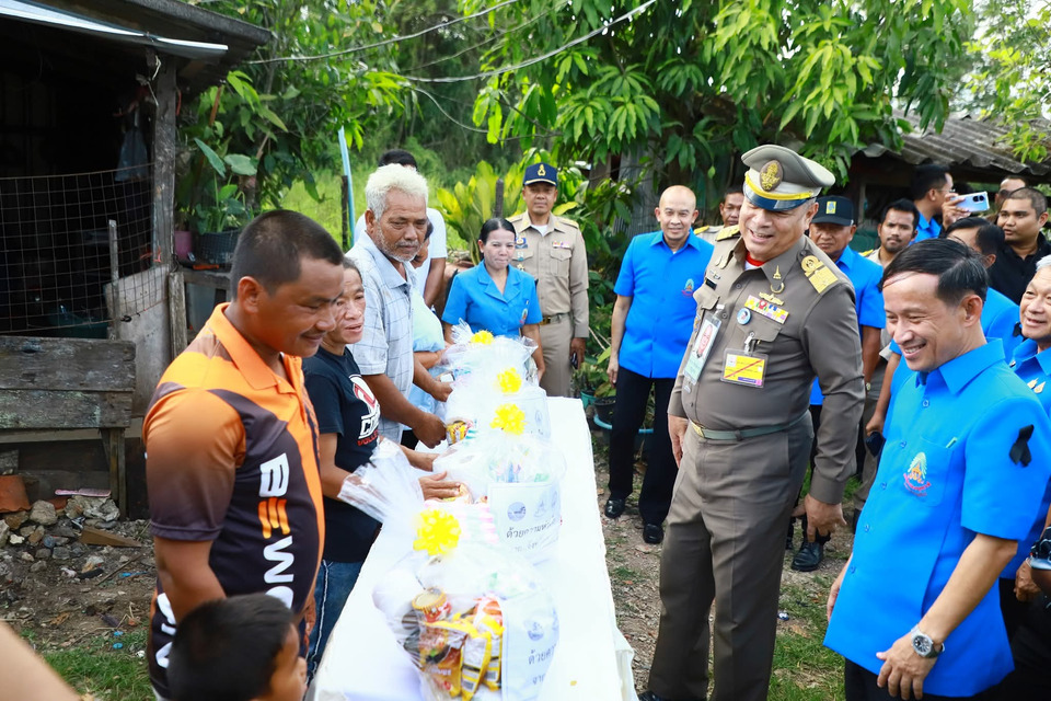 องคมนตรีตรวจการใช้ที่ดินมูลนิธิฯ ตรัง ส่งเสริมการช่วยเหลือผู้ประสบภัยและพัฒนาการศึกษา 