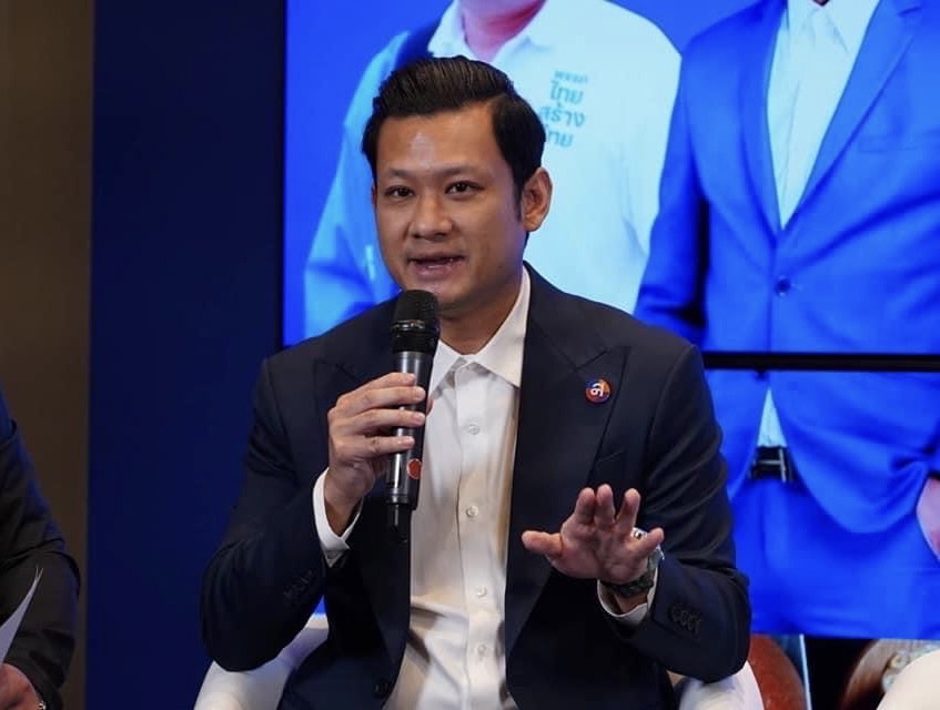 "เด็กไทยสร้างไทย" แขวะ "กรณ์" ลอกนโยบายเศรษฐกิจเหมือนกันยันกิมมิค 