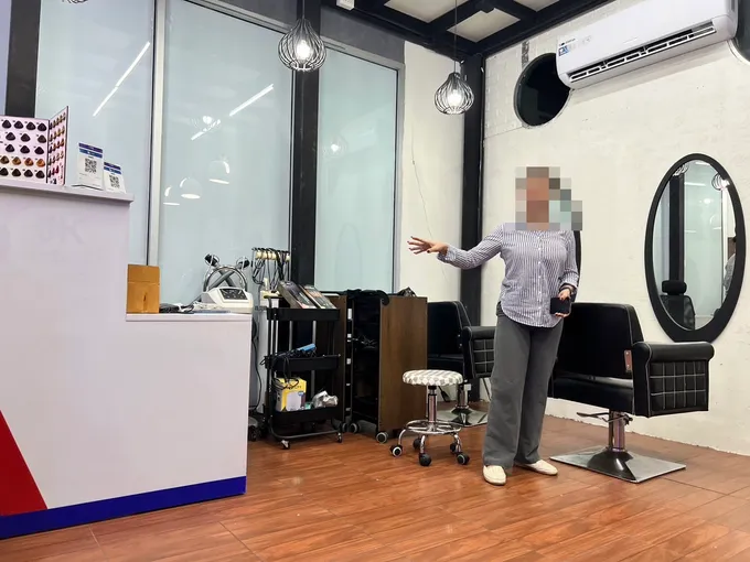 เจ้าของร้านเสริมสวยเตือนภัยหลานสาวจอมแสบฉกเงินเฉียดแสนหนีลอยนวล