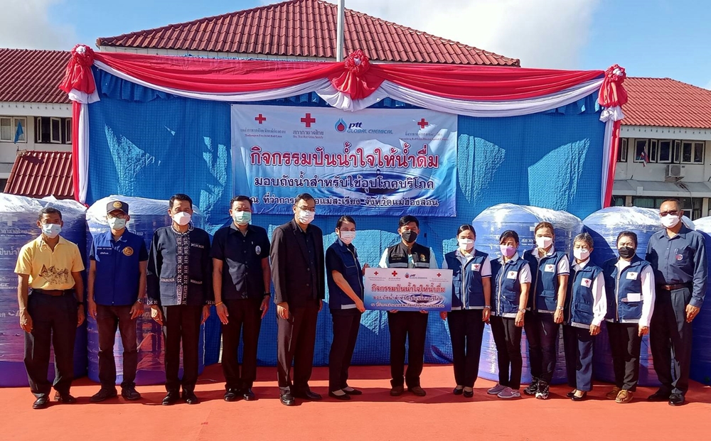 ปันน้ำใจ ให้น้ำดื่ม!! มอบถังน้ำแก่โรงเรียนที่ขาดเเคลนน้ำสะอาดสำหรับกักเก็บ