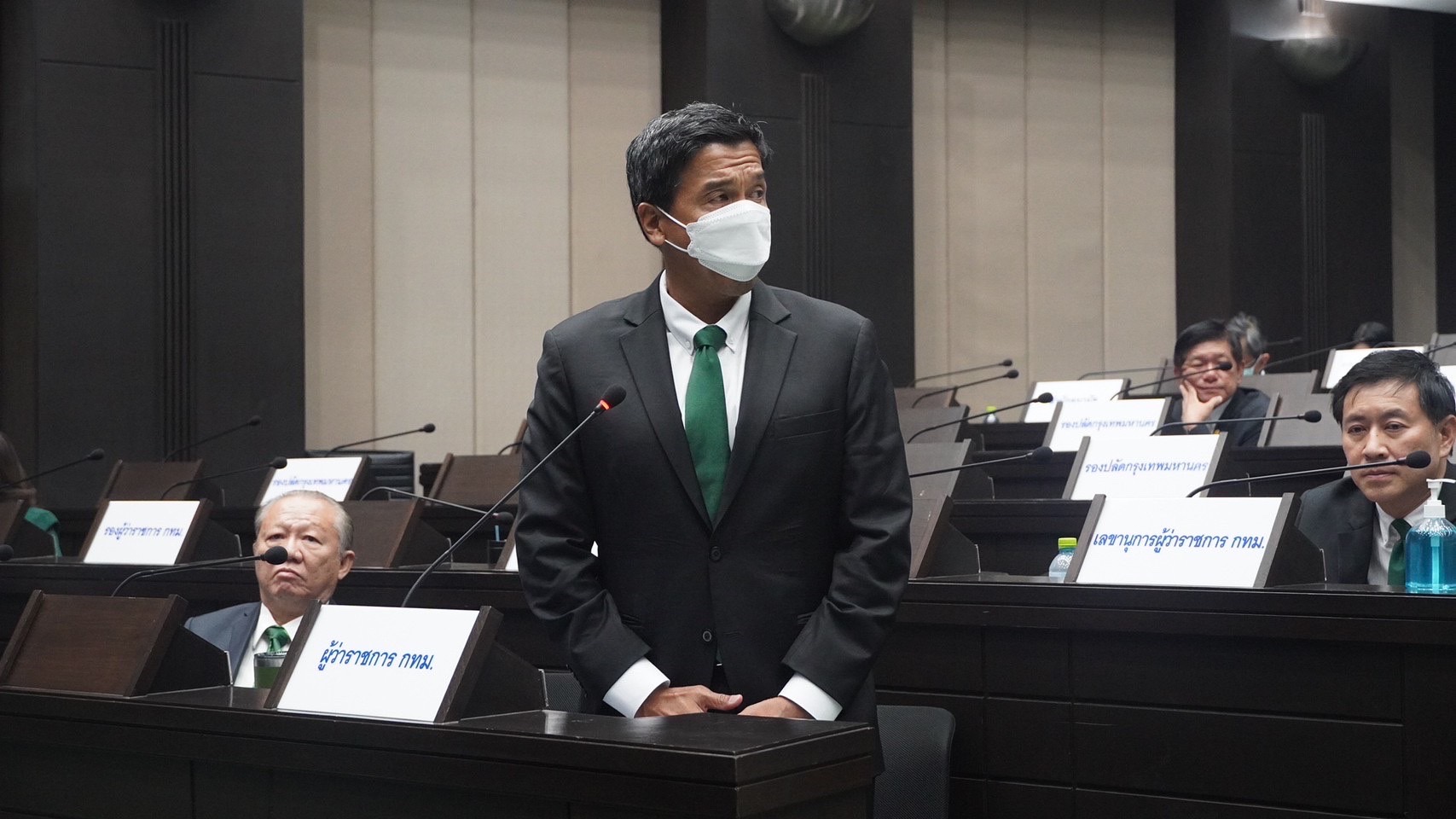 “ชัชชาติ” ยื่นของบฯเช่าที่จอดรถขยะเพิ่ม “จักกพันธ์ุ” ไล่ตอบทุกคำถาม ส.ก.โหวดผ่านฉลุย
