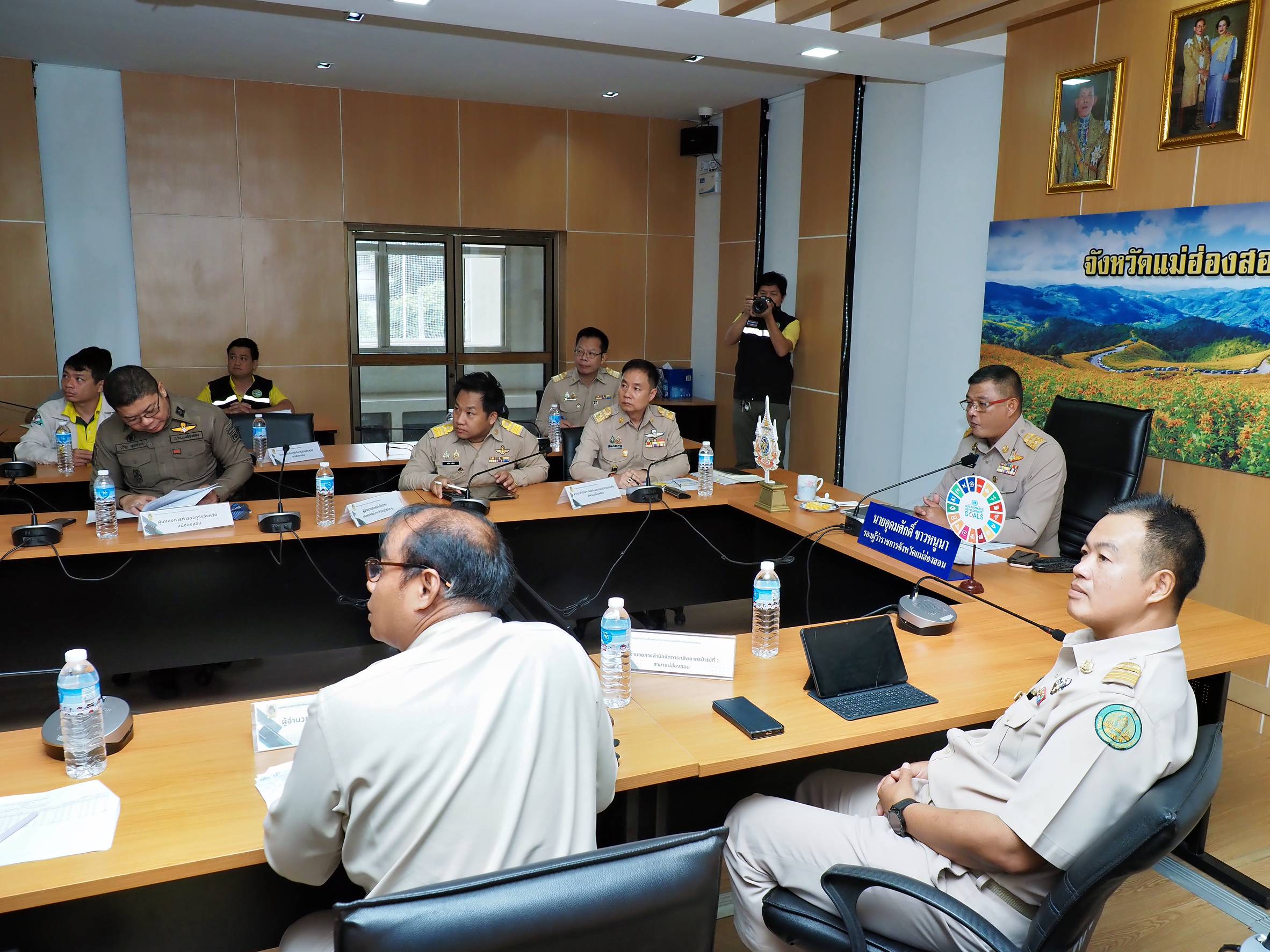 รองผู้ว่าฯแม่ฮ่องสอน ประชุมคณะทำงานวิเคราะห์ และติดตามสถานการณ์การป้องกัน และแก้ไขปัญหาอุทกภัย น้ำป่าไหลหลาก 