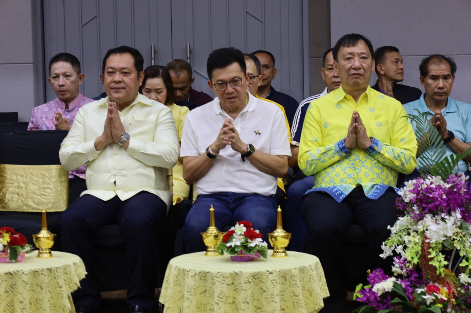 “ทวี” ไม่ทิ้งไทยพุทธ ลงพื้นที่ยะลาร่วมถวายสังฆทานพระภิกษุสงฆ์ 70 วัด 