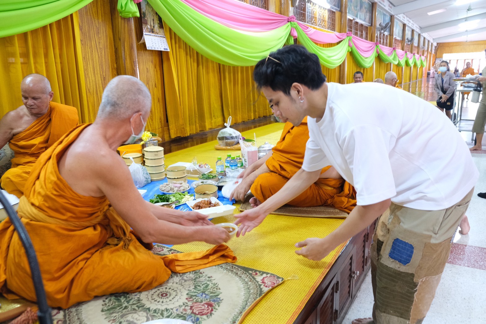 อิ่มบุญ อิ่มใจ 'เก้า จิรายุ' พร้อมครอบครัวและพ้องเพื่อน ทำบุญวันเกิด สุดอบอุ่น !!