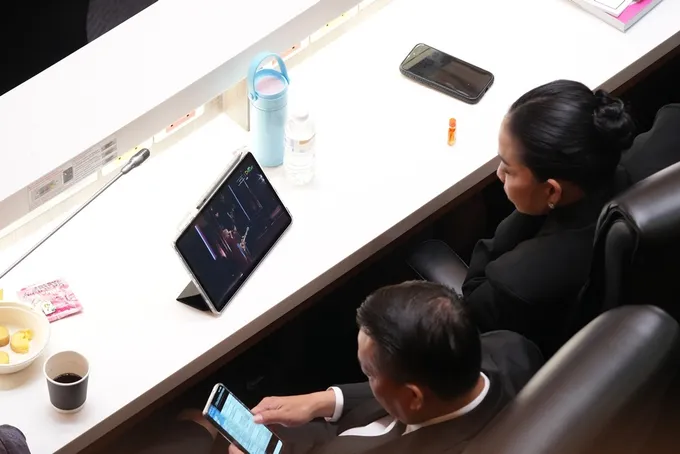 “สุขสมรวย” เปิดดูคอนเสิร์ต “อัสนี-วสันต์” เสียงดังลั่นกลางถกงบฯ 70
