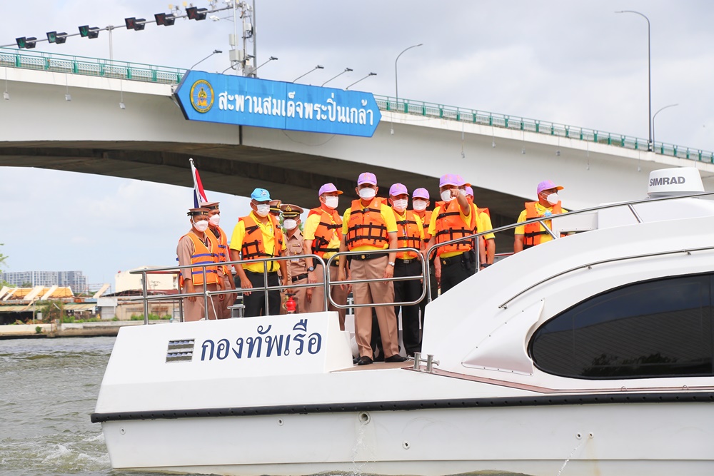 “ปลัดกลาโหม” นำกำลังพลหัวใจจิตอาสา ล้างถนน ล่องเรือเก็บขยะ ปรับภูมิทัศน์รอบชุมชนวัดโพธิ์-ท่าเตียน 