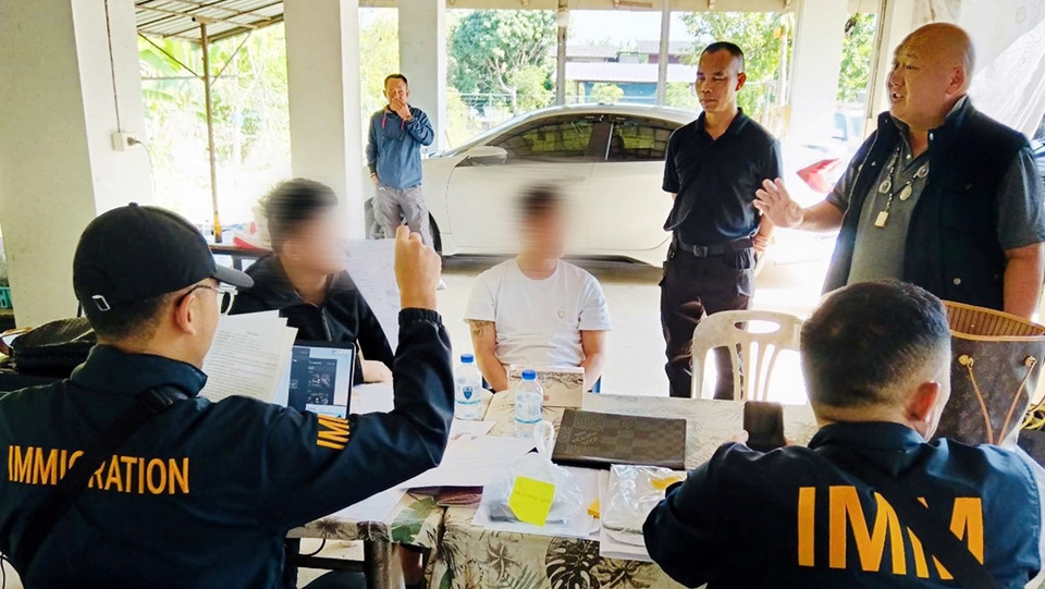 ตม.เชียงรายบุกจับ 2 หนุ่มจีนลักลอบเข้าเมือง ไร้เอกสารผ่านชายแดนลาว–ไทย