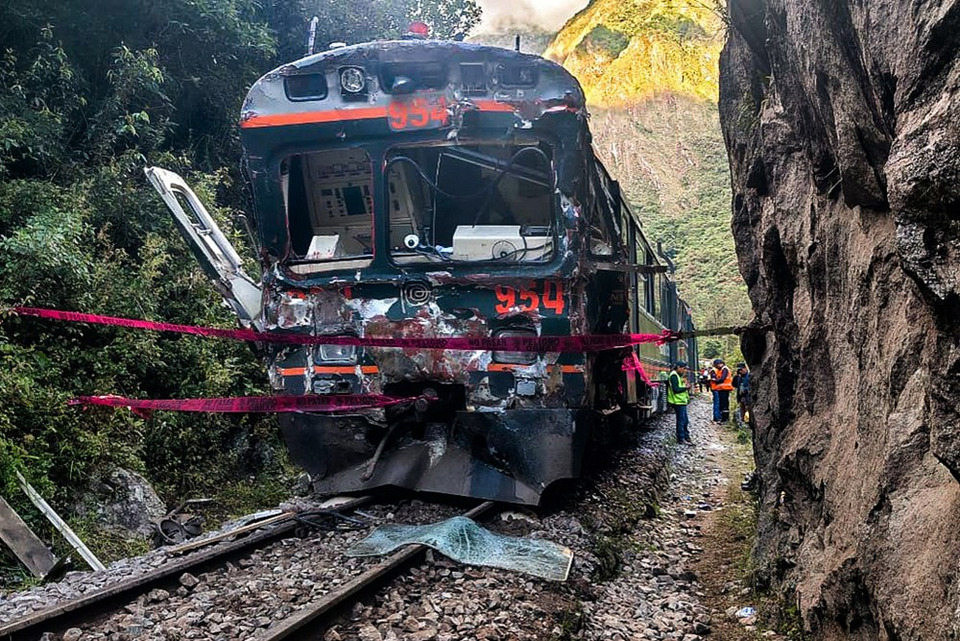 สลด! รับปีใหม่ “รถไฟท่องเที่ยว” ชนประสานงาเส้นทางมาชูปิกชู เสียชีวิตอย่างน้อย 1 ราย เจ็บกว่า 40 คน