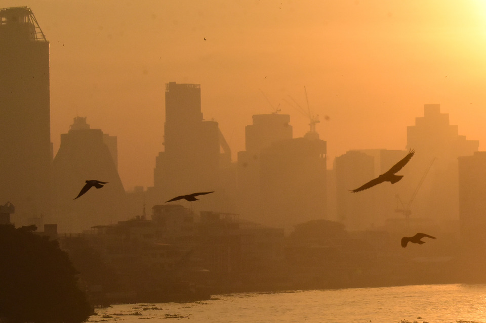 เช้านี้ กทม. ฝุ่น PM2.5 พุ่ง 39.1 มคก./ลบ.ม. เริ่มกระทบสุขภาพ พบเกินมาตรฐาน สีส้ม 33 เขต