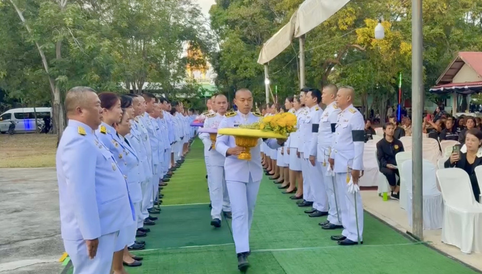 “ในหลวง”พระราชทานน้ำหลวงอาบศพ เชิญพวงมาลาหลวงถวายอาลัย “ส.อ.กัมปนาท ทองแสง” วีรบุรุษชายแดนไทย–กัมพูชา