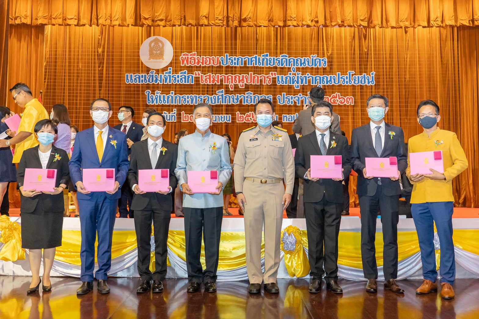 กล่มทรู รับประกาศเกียรติคุณบัตรและเข็มที่ระลึก “เสมาคุณูปการ”ผู้ทำคุณประโยชน์ให้แก่กระทรวงศึกษาธิการ ประจำปี 63 