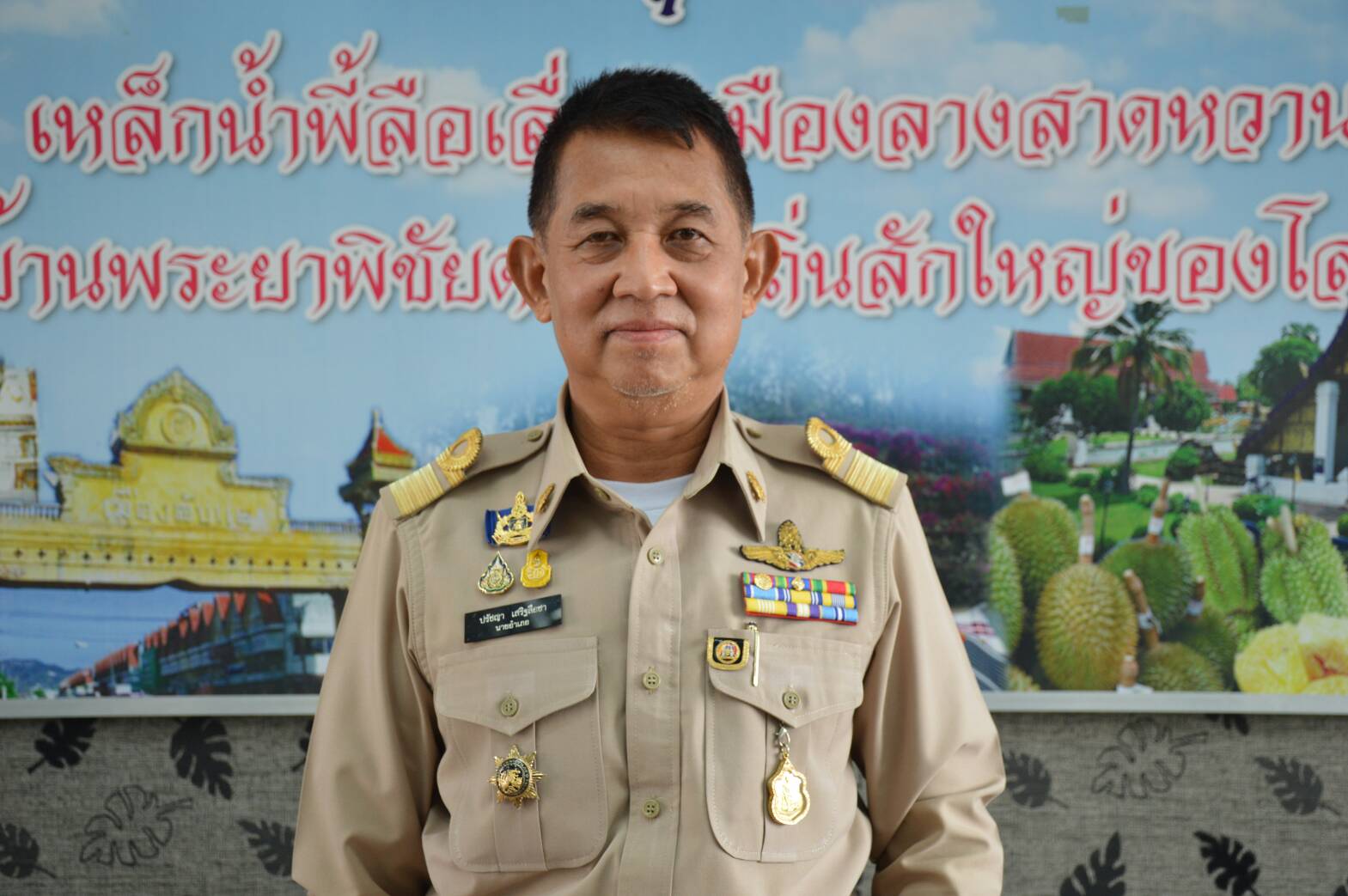 นายอำเภอพิชัย ชวนร่วมกราบนมัสการ "หลวงพ่อโต วัดเก่าแก่คู่บ้านคู่เมืองพิชัย อายุนานกว่าพันปี"  
