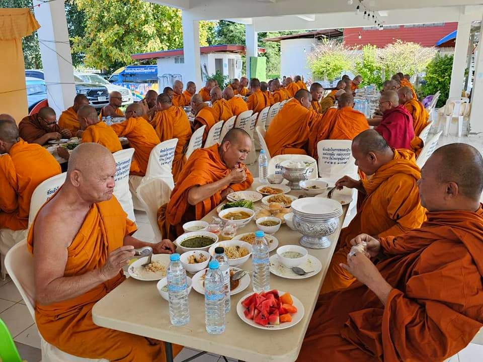 "ผู้กองมานัส"มอบทุนการศึกษาโรงเรียนและถวายเงินบูรณะวัดบ้านใหม่พุทไธจารย์