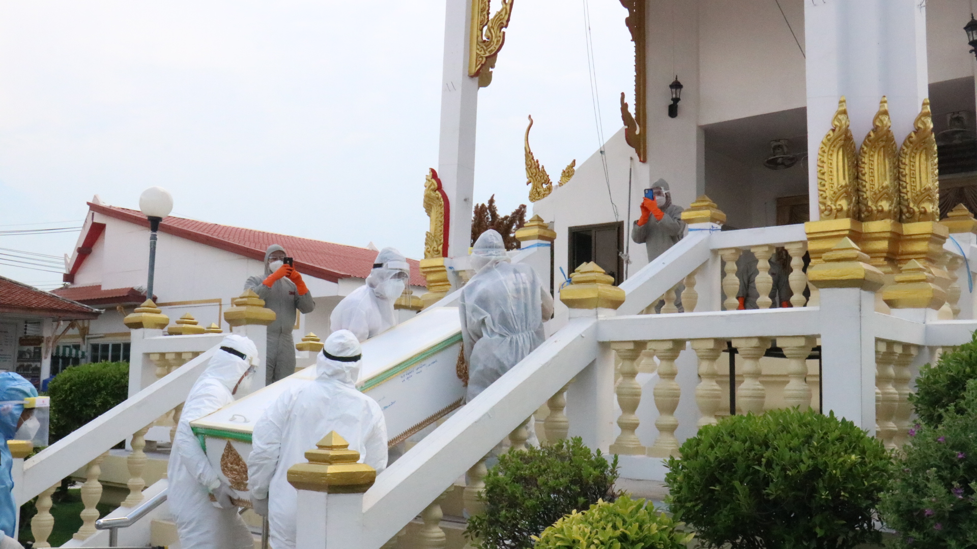 เผาร่างช่างเครื่อง รฟท. เหยื่อโควิดโคราชรายที่ 5 ทภ.2 อำนวยความสะดวกให้ใช้เมรุประกอบพิธี