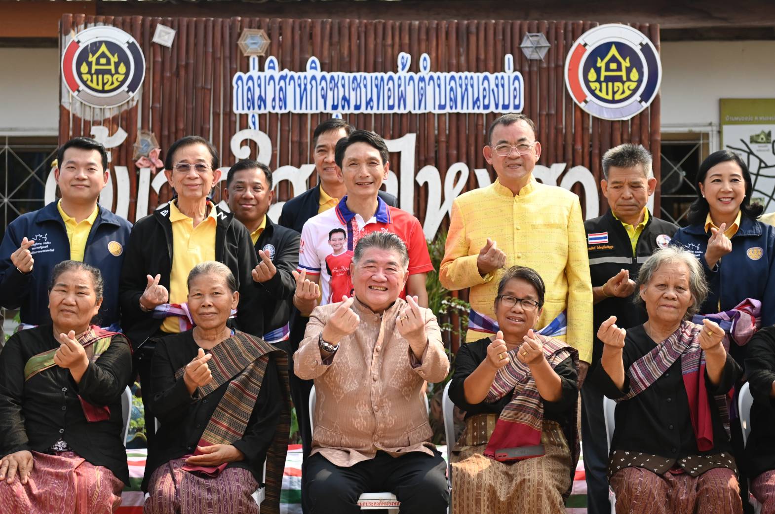 “ภูมิธรรม“ ดันอัตลักษณ์ผ้าไหมหนองบ่อ ผ่านอินฟูเอนเซอร์ แนะปรับให้ครองใจทุกเพศทุกวัย