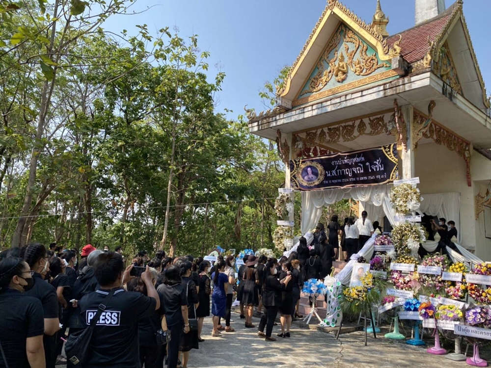 "เพื่อนครู-คนแม่สอด" ร่วมไว้อาลัย "ครูต่าย" ผู้เสียสละ 