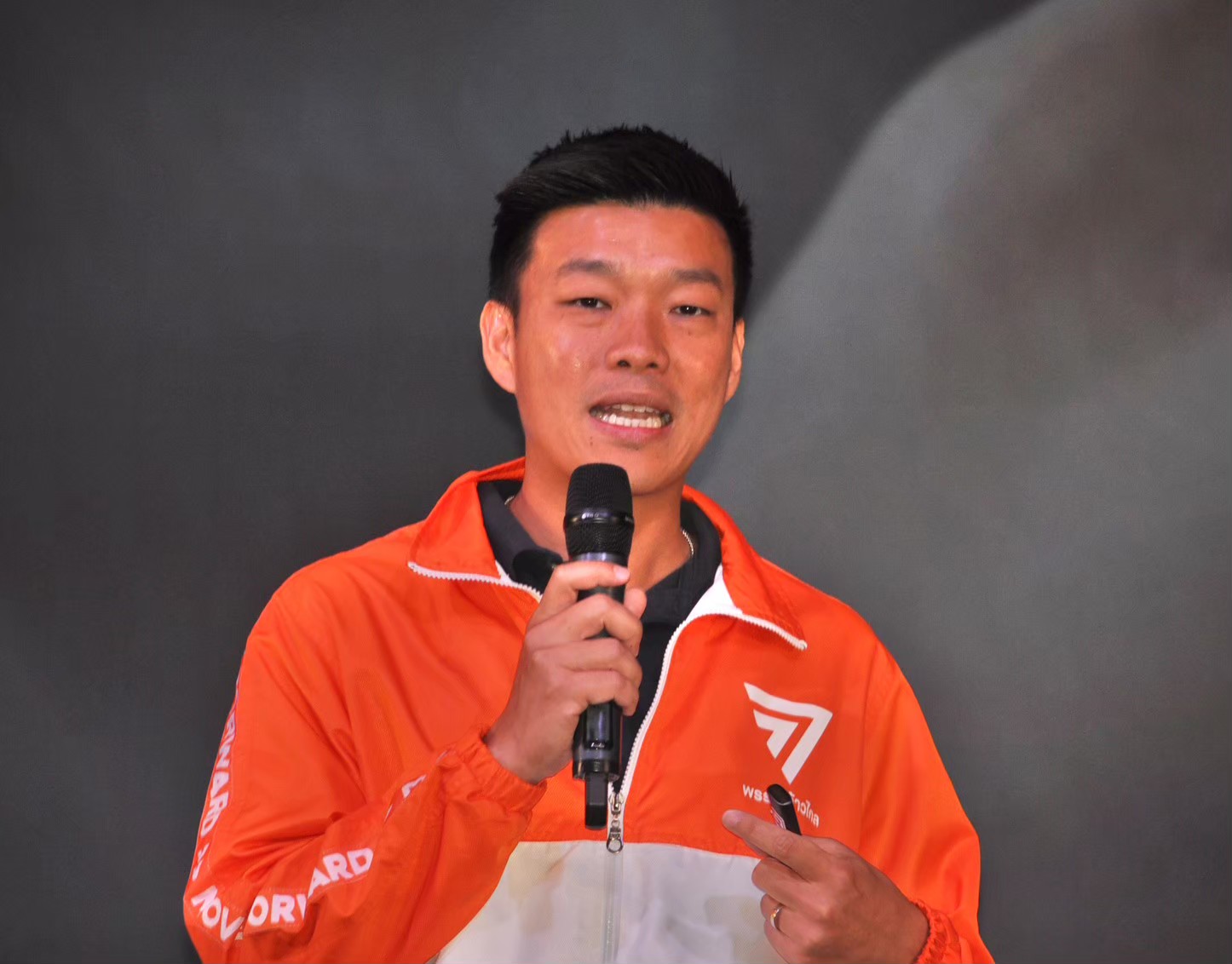 พลิกโผ ! "ณัฐพงษ์ " ผงาด "แม่ทัพส้มคนใหม่" สายตรง "ไทยซัมมิท" เคาะใช้ชื่อ "พรรคประชาชน"