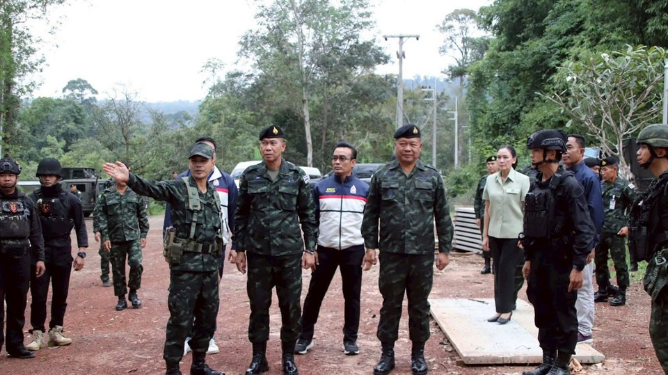 ผบ.มทบ.22 เยี่ยมทหารแนวหน้าชายแดนไทย–กัมพูชา มอบสิ่งของบำรุงขวัญและติดตามสถานการณ์พื้นที่