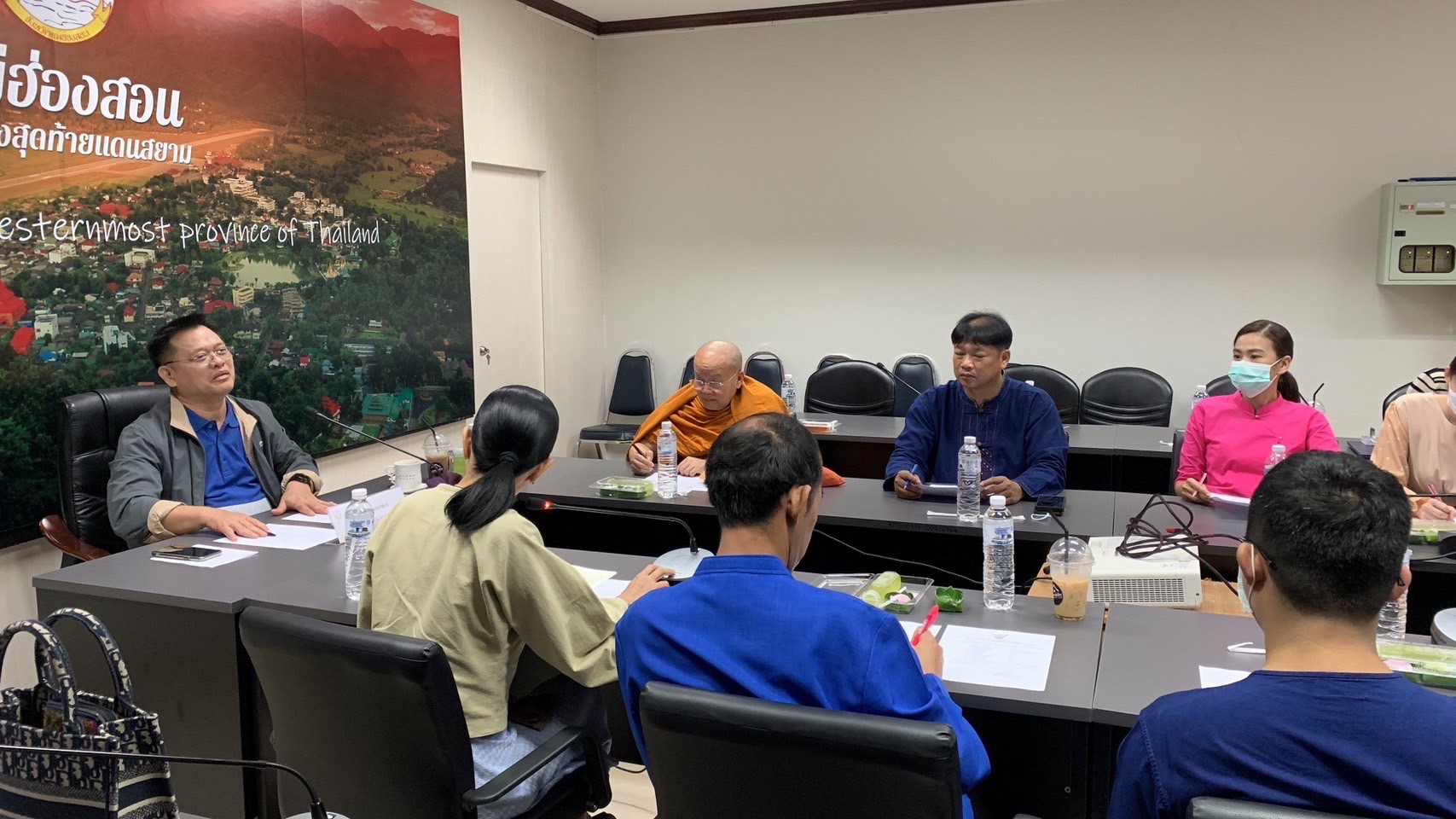 มูลนิธิพิพัฒน์แม่ฮ่องสอน ถกกรรมการพร้อมส่งเสริมทางการศึกษา-พัฒนาแหล่งท่องเที่ยวในจังหวัด