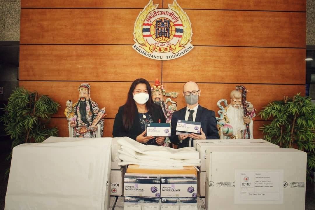 มูลนิธิร่วมกตัญญูรับมอบชุดตรวจโควิด-19 แบบเร่งด่วน