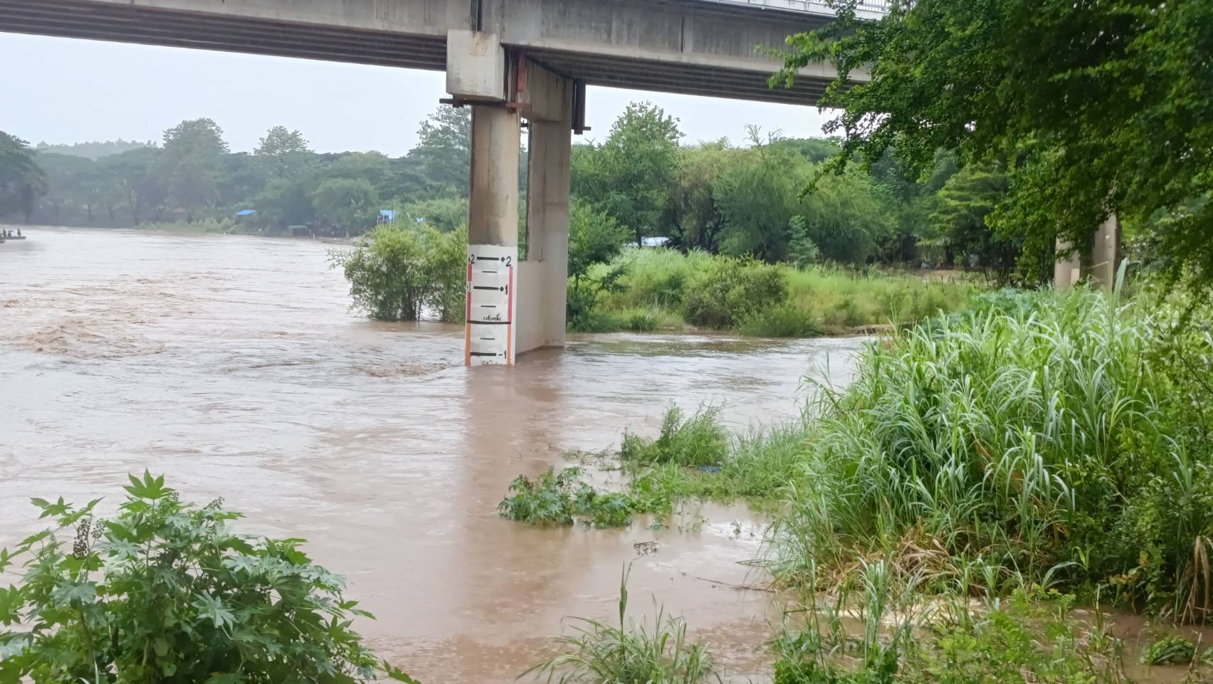 ฝนตกหนักพิษพายุ "วิภา" ดันน้ำเมย-ลำห้วยแม่สอดสูง ท่วมหลายจุดในแม่สอด จ.ตาก – เตือนภัย 24 ชม.